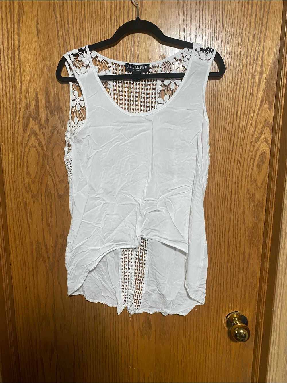 White Crochet-Back Sleeveless Tank Top hi-low